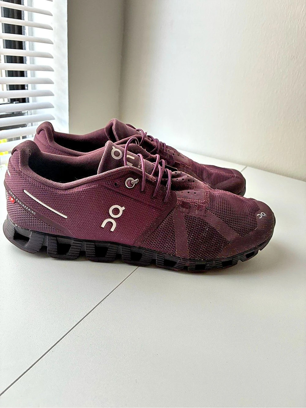 On Running Cloud 5 Burgundy Men’s Size 9 (EU 42.5)